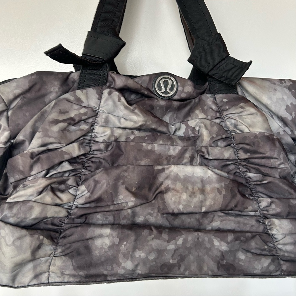 Lululemon Destined for Greatness Duffel
Deep Coal Creekside Camo - Picture 4 of 14